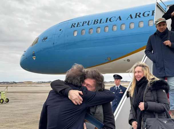 Javier Milei llegó a Estados Unidos para participar de la asunción presidencial de Donald Trump