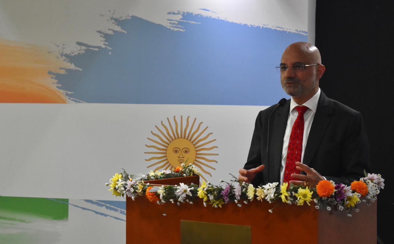 embajador Dinesh Bhatia