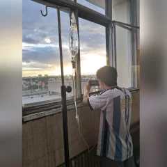 Es de Santa Cruz y se enteró que tenía leucemia durante el viaje de egresados: “Ezequiel tiene muchas ganas de salir adelante”