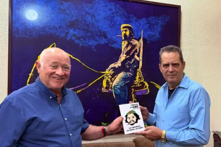 El periodista Roberto Suárez presentó su libro sobre Ernesto Che Guevara