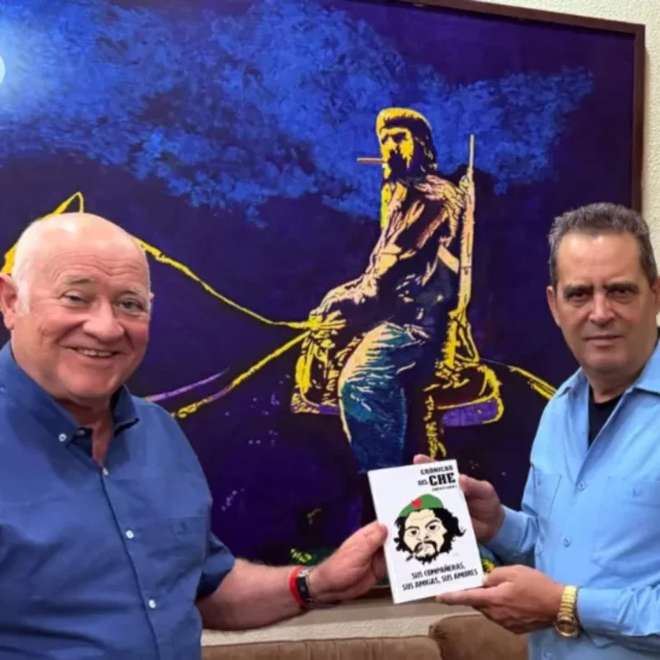 El periodista Roberto Suárez presentó su libro sobre Ernesto Che Guevara