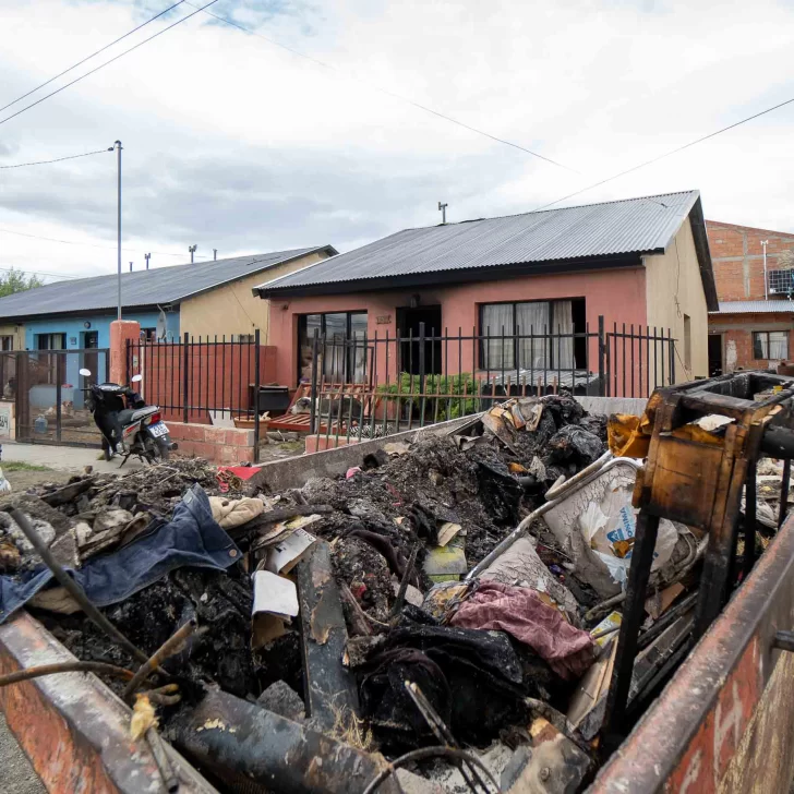 Una vecina de Río Gallegos perdió todo en un incendio y realizarán un festival para recaudar fondos Una vecina de Río Gallegos perdió todo en un incendio y realizarán un festival para recaudar fondos