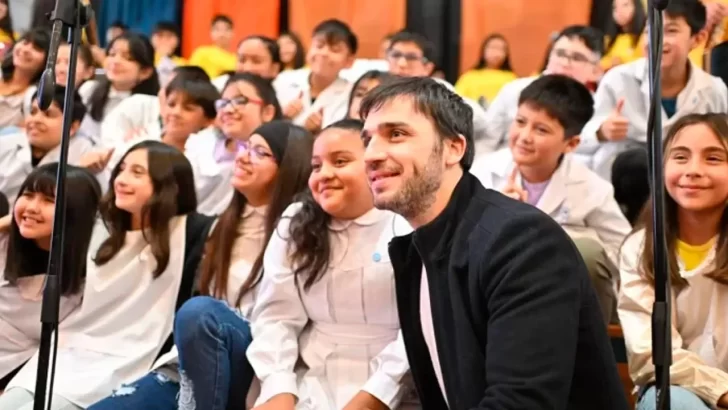 Ignacio Torres cumplió su promesa y donó el primer año de su salario