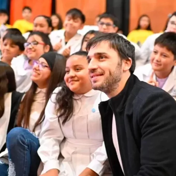 Ignacio Torres cumplió su promesa y donó el primer año de su salario