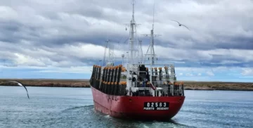 Con esperanza de que se mantenga el calamar, zarpó el primer potero de la temporada de Puerto Deseado