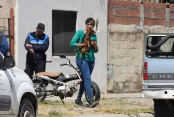 “Te portaste mal”: rescataron al perrito que fue ahogado por su dueño