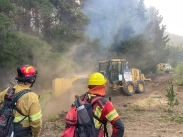 Torres confirmó que el incendio en la zona de Los Cipreses “está circunscripto”