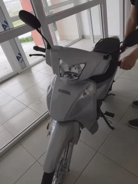 Inseguridad en Río Gallegos: le robaron la motocicleta del hall de su edificio