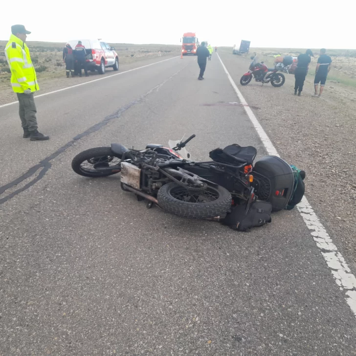 Grave choque entre moto y camión cerca de Piedra Buena: le amputaron una extremidad a una mujer