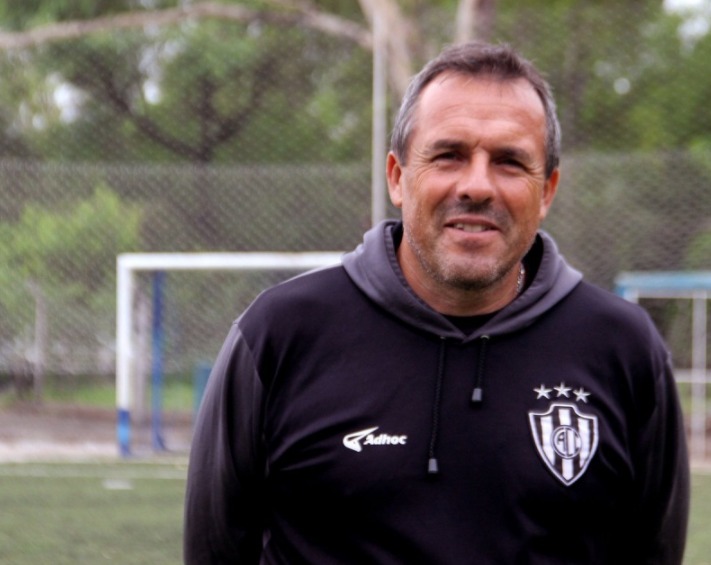 Gustavo Liggerini, ex Central Córdoba, muy cerca de ser el nuevo DT de Jorge Newbery de Comodoro