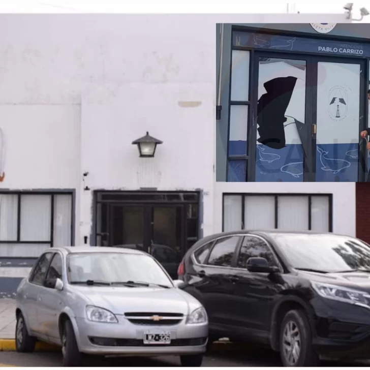 Un hombre armado con un martillo destrozó el cristal de la puerta de la Municipalidad