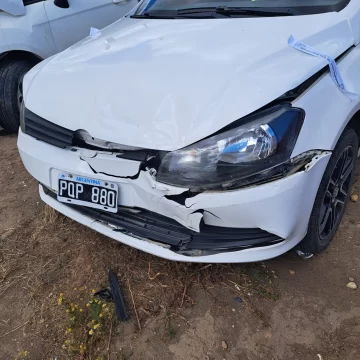 Buscan al conductor de un auto que chocó y se dio a la fuga en pleno centro de Río Gallegos