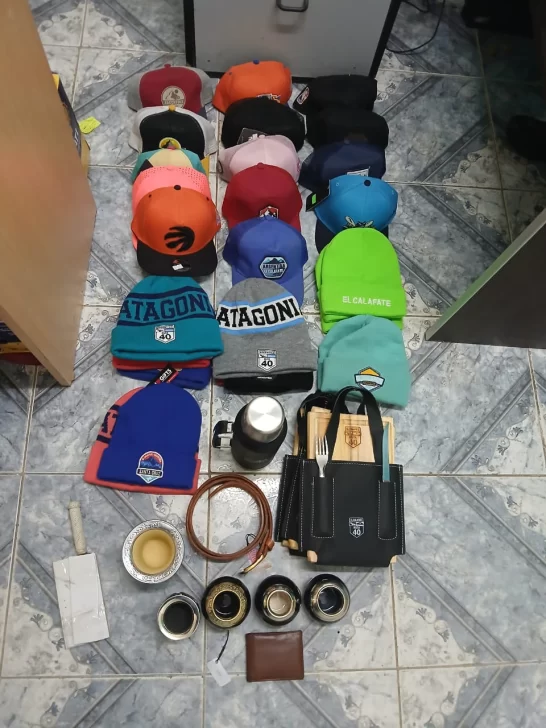 Se apoderó de gorras por un valor superior a los 130 mil pesos de un local comercial