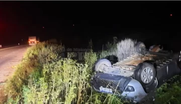 Un ex diputado y su familia volvía de vacaciones y chocó en la ruta: murió una amiga de su hija Un ex diputado y su familia volvía de vacaciones y chocó en la ruta: murió una amiga de su hija