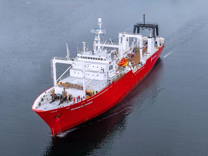 El exclusivo buque pesquero “Centurión del Atlántico” chocó dos veces el muelle del puerto de Ushuaia