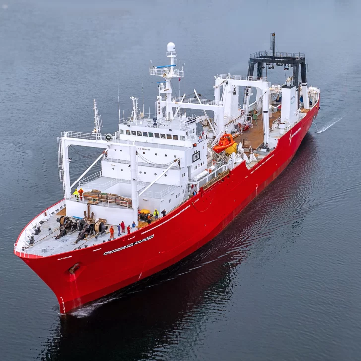 El exclusivo buque pesquero “Centurión del Atlántico” chocó dos veces el muelle del puerto de Ushuaia