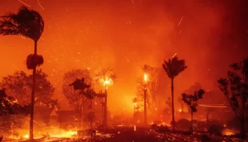 Incendios en California: confirman dos muertos y más de 80.000 evacuados Incendios en California: confirman dos muertos y más de 80.000 evacuados