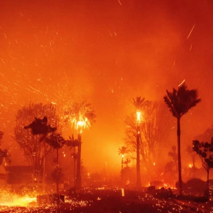 Incendios en California: confirman dos muertos y más de 80.000 evacuados Incendios en California: confirman dos muertos y más de 80.000 evacuados