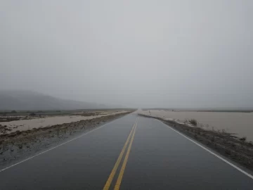 Cortaron la Ruta 40 y otros dos caminos más por los fuertes vientos en la Patagonia Cortaron la Ruta 40 y otros dos caminos más por los fuertes vientos en la Patagonia