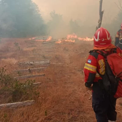 El intendente de Epuyén confirmó que se incendiaron un centenar de viviendas