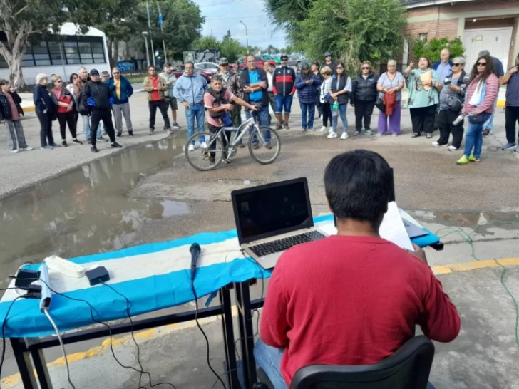 Por zoom y en la vereda, Caleta Olivia aprobó el Presupuesto y la Tarifaria 2025