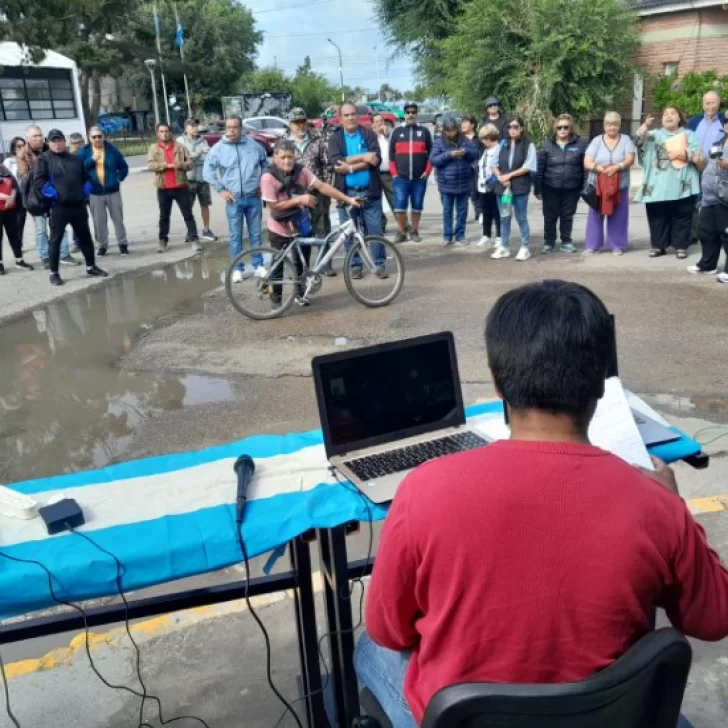 Por zoom y en la vereda, Caleta Olivia aprobó el Presupuesto y la Tarifaria 2025 Por zoom y en la vereda, Caleta Olivia aprobó el Presupuesto y la Tarifaria 2025