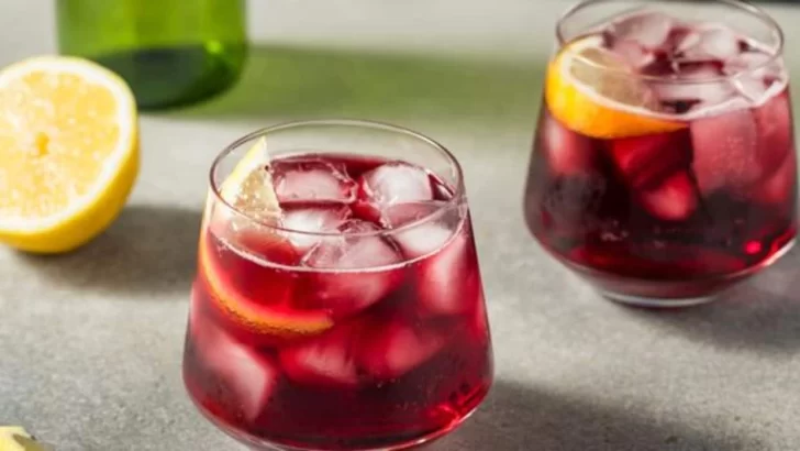 Tinto de verano: la receta para compartir un vino fresco y frutal