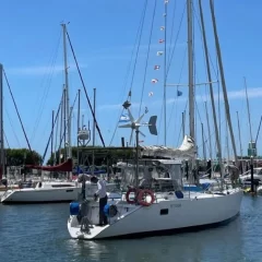 El velero argentino “Caoba” navega rumbo a las Islas Malvinas