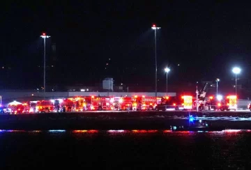 Choque de un avión y un helicóptero en Washington: recuperan 18 cuerpos del río Potomac