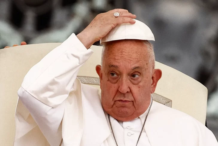 Tras la internación del Papa Francisco, “se habla en Roma de abdicación antes de fin de año”