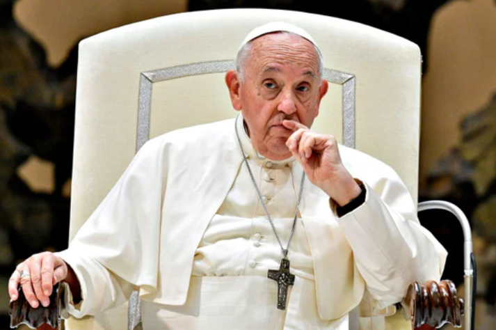 El papa Francisco sufre “una infección polimicrobiana del tracto respiratorio”
