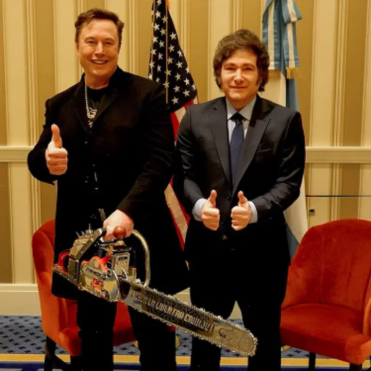 Video. Javier Milei se encontró con Elon Musk en Washington y le regaló una motosierra