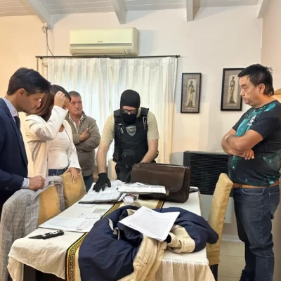 Detuvieron a un conocido médico por falsificar firmas en certificados para licencia de conducir