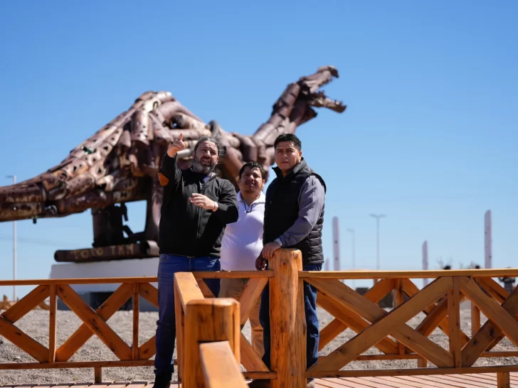 Claudio Vidal recorrió obras en Caleta Olivia, Pico Truncado y la línea de alta tensión El Pluma