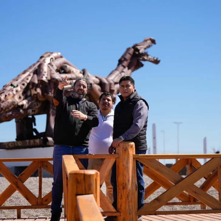 Claudio Vidal recorrió obras en Caleta Olivia, Pico Truncado y la línea de alta tensión El Pluma