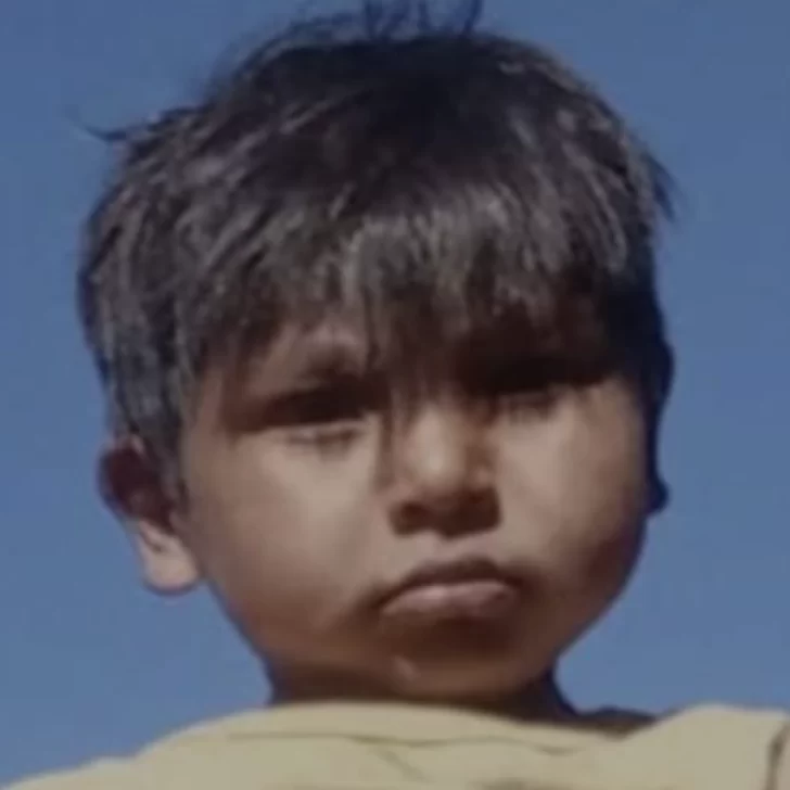 Desesperada búsqueda de un nene de 3 años que salió a jugar al patio de su casa y desapareció Desesperada búsqueda de un nene de 3 años que salió a jugar al patio de su casa y desapareció