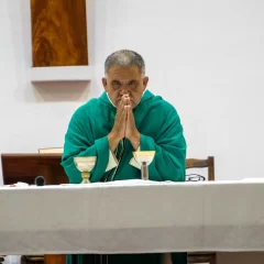 Padre Raúl Domínguez celebra sus dos primeras misas en Caleta Olivia