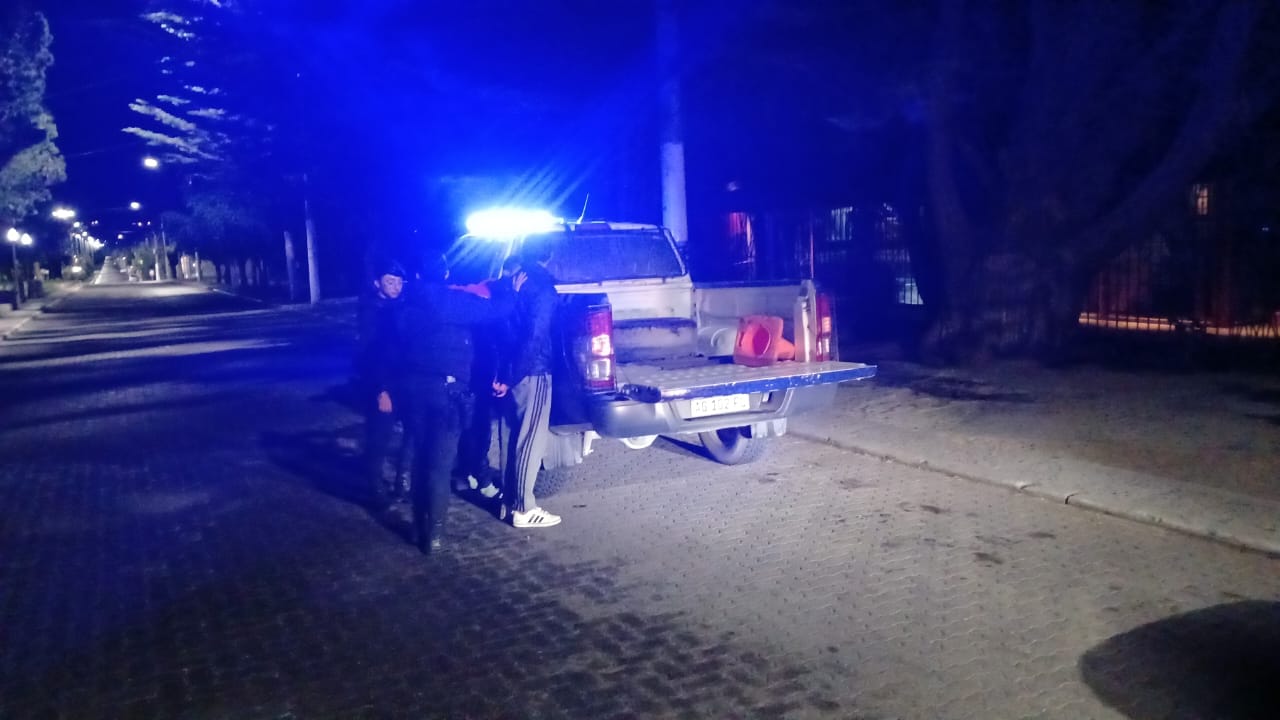 Detuvieron-a-dos-hombres-por-disparos-al-aire-en-el-centro-de-El-Calafate-y-les-encontraron-drogas-1-728x410
