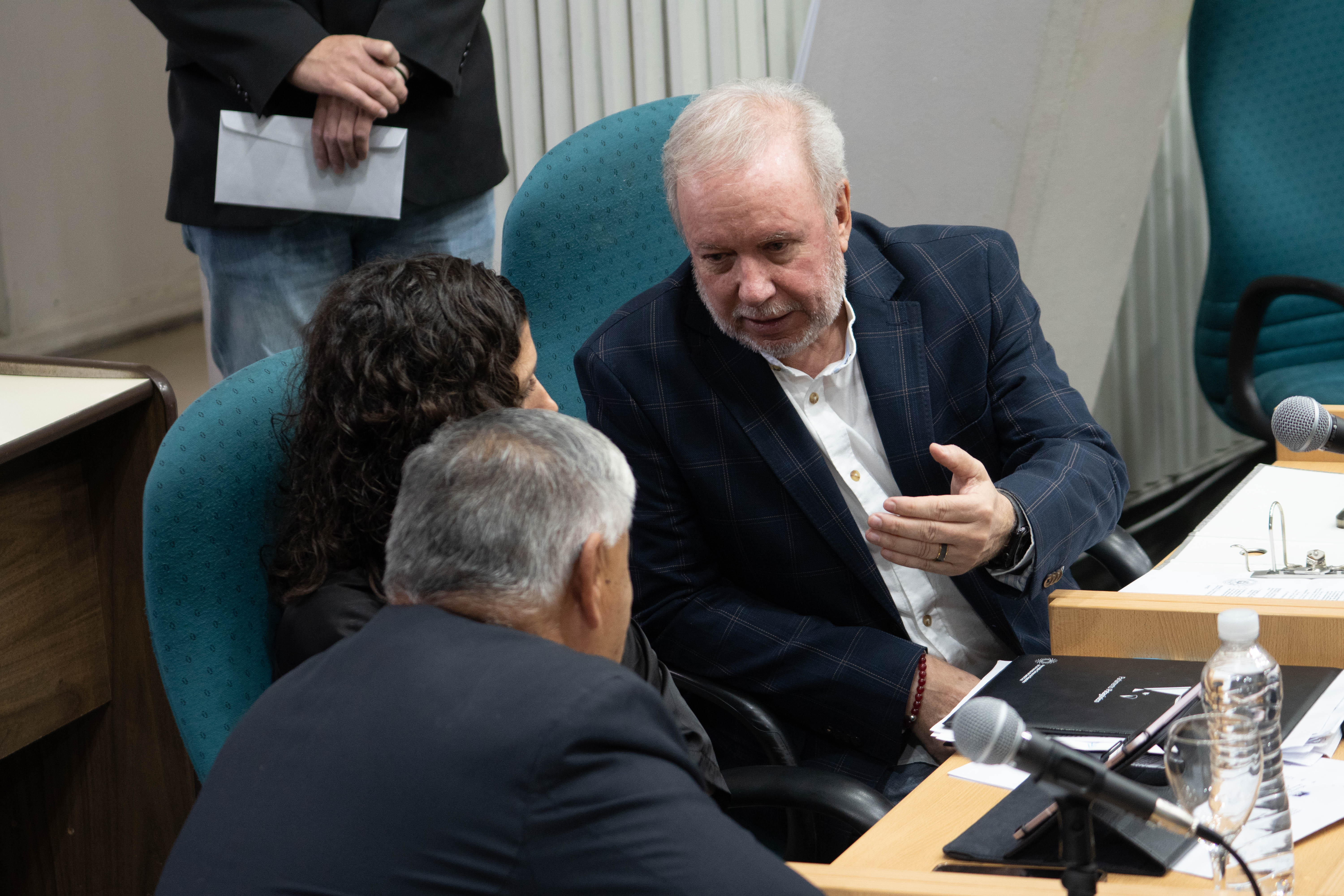 Diputados-de-Santa-Cruz-tratan-la-emergencia-hidrocarburifera-por-la-salida-de-YPF-00417-728x485