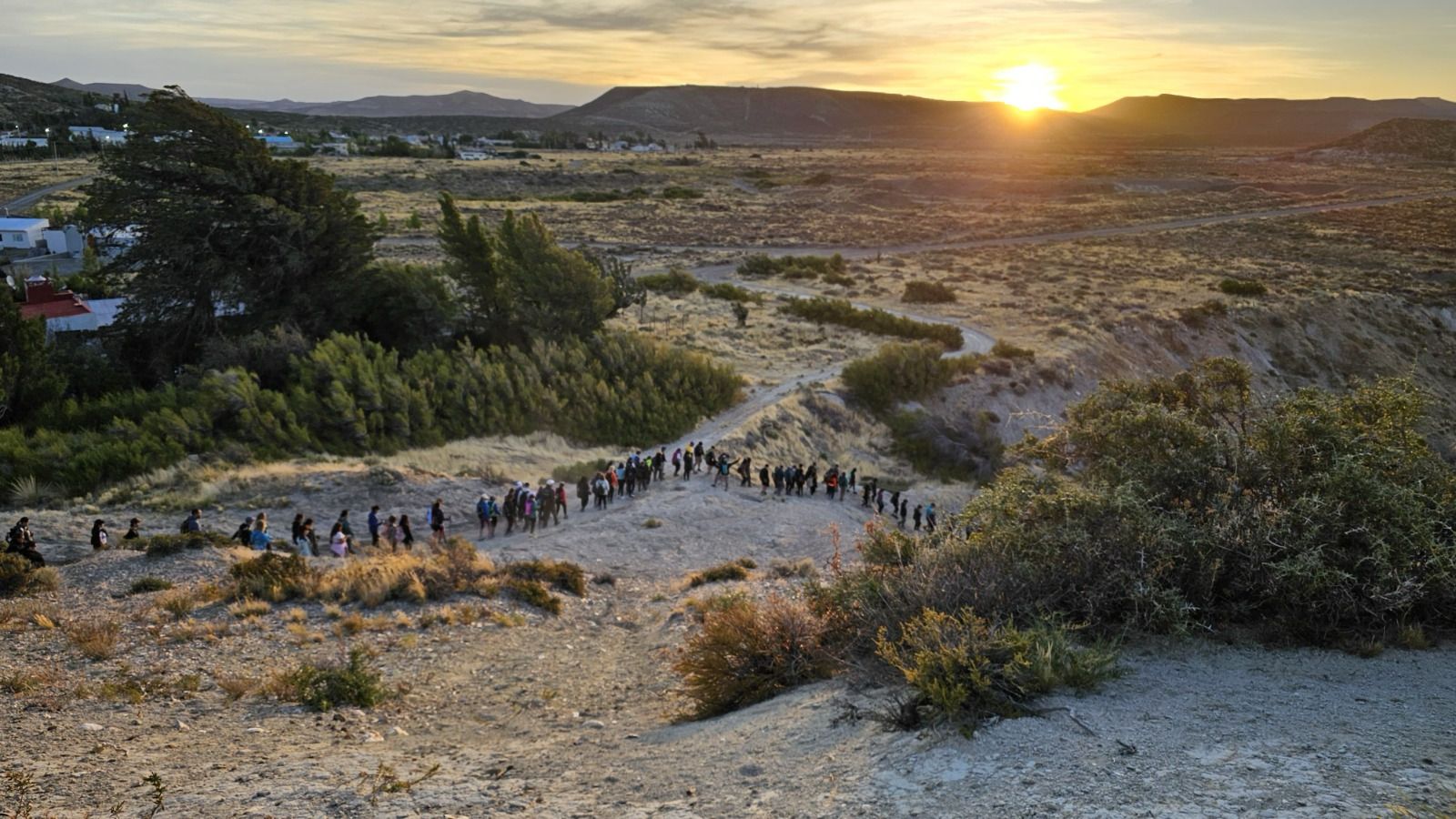 El-Trekking-de-la-Luna-Llena-Aniversario-cumplio-exitosamente-su-objetivo-solidario-para-los-incendios-en-la-Patagonia-2-728x410