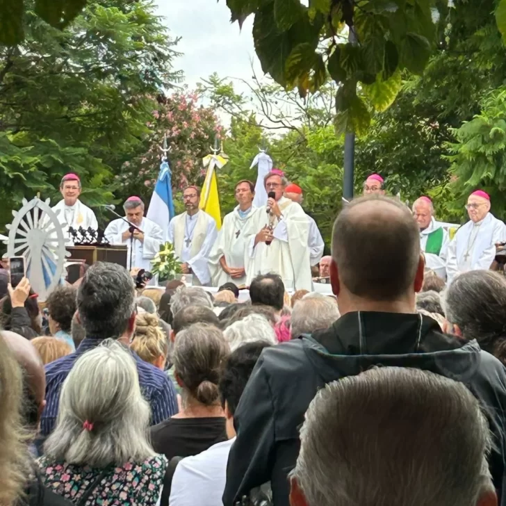 García Cuerva en la misa por la salud del papa Francisco: “Te pedimos que no aflojes, te necesitamos mucho”