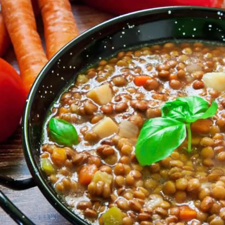 Guiso de lentejas: receta completa para cocinarlo, también en verano