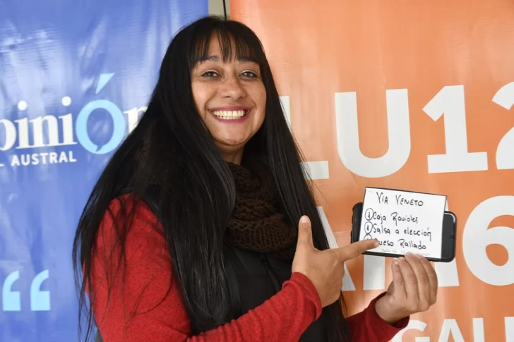 Grupo La Opinión Austral agasajó a tres parejas de enamorados