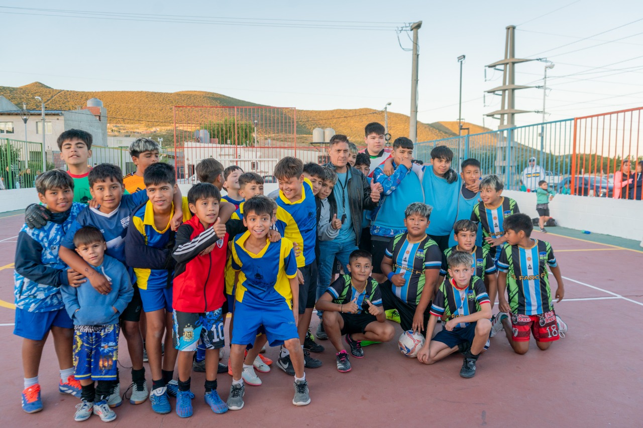 Othar-inauguracion-del-playon-socio-recreativo-de-barrio-Padre-Corti-1-728x485