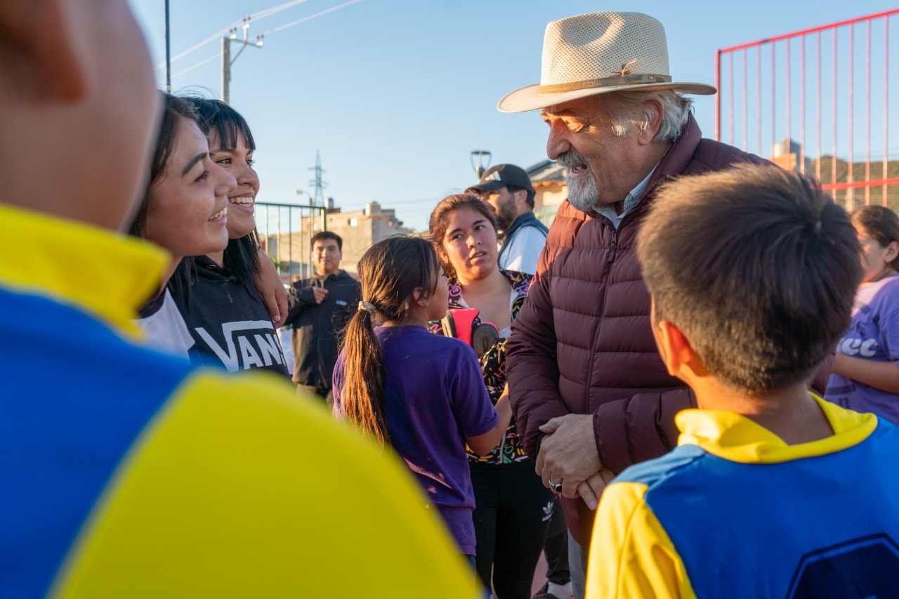 Othar-inauguracion-del-playon-socio-recreativo-de-barrio-Padre-Corti-3-728x485