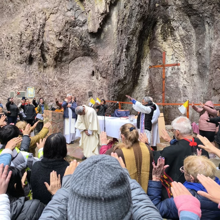 Emotiva despedida del padre Patrick Warjri en la gruta de Lourdes