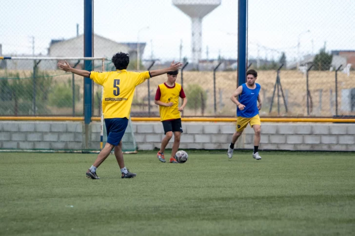 Gran convocatoria en la prueba de jugadores de Boca RG