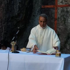 Padre Patrick Warjri se despide de la comunidad de Puerto Deseado