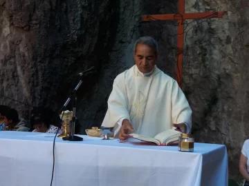 Padre Patrick Warjri se despide de la comunidad de Puerto Deseado