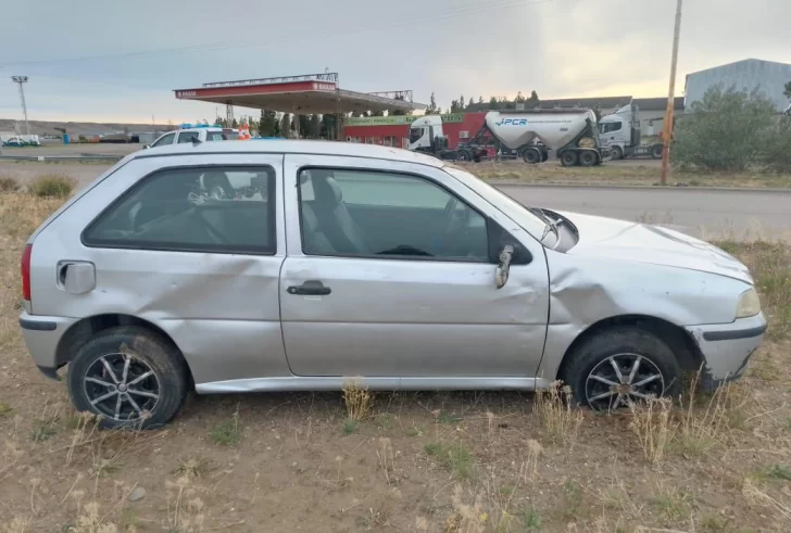 Joven perdió el control de su vehículo y volcó en la Ruta 3, en el ingreso a Piedra Buena